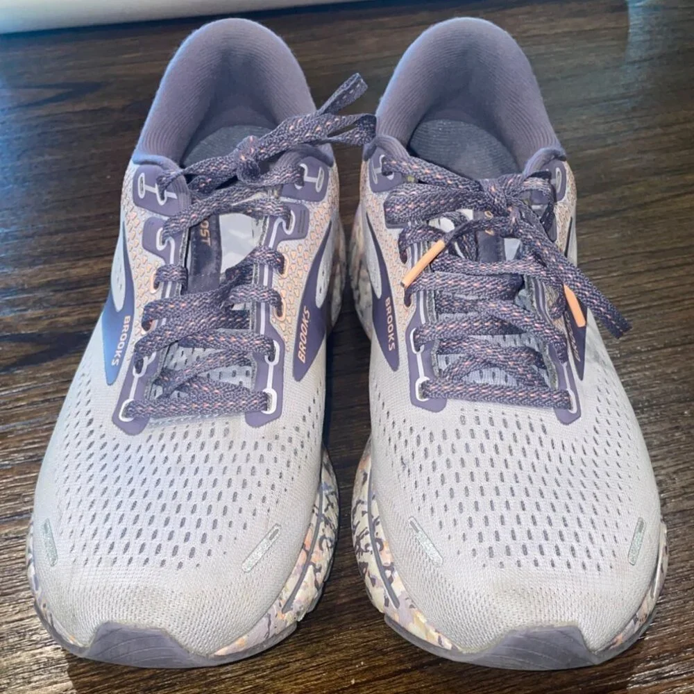 Brooks Ghost 14 Women's Running Shoes in Light Purple and Lavender